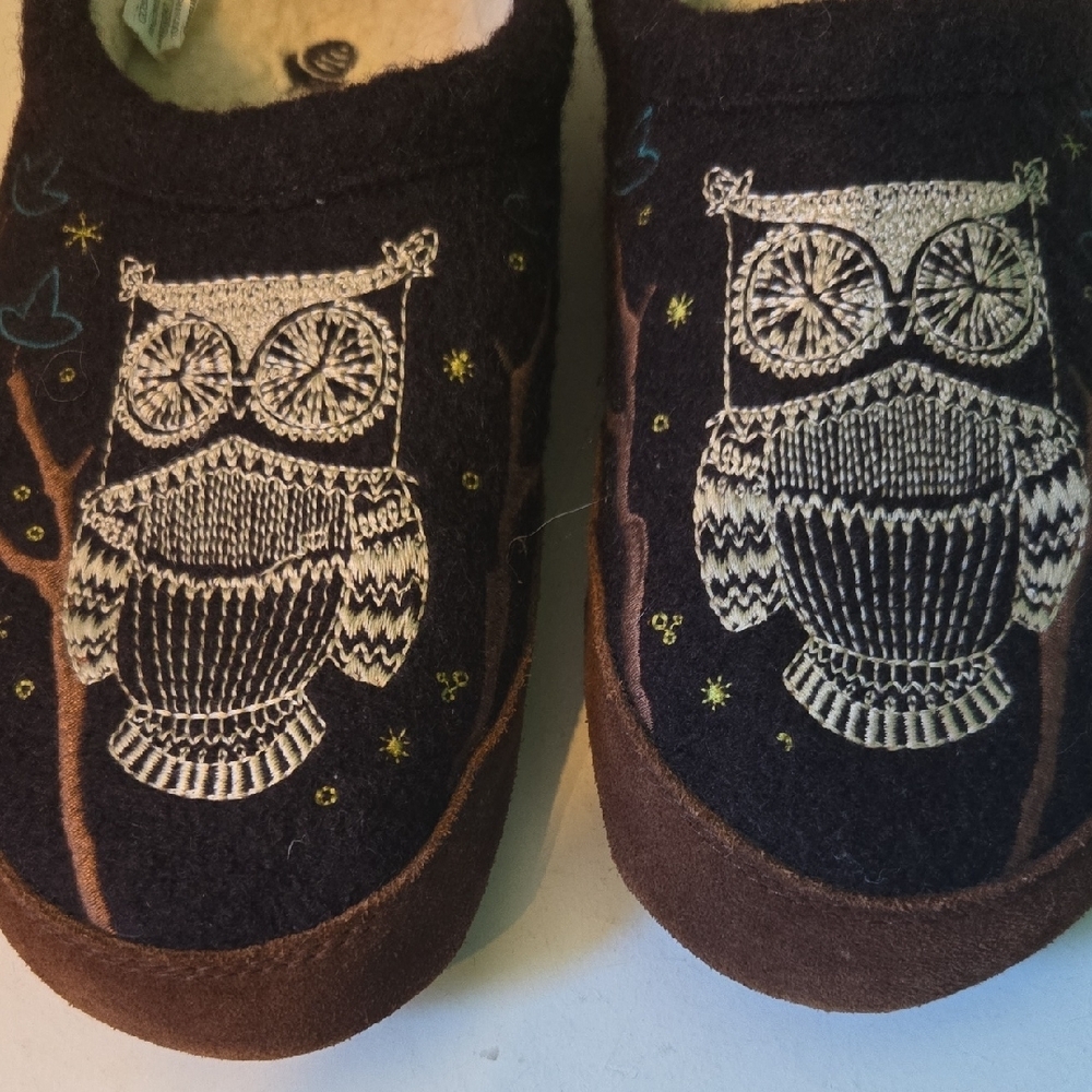 Acorn Black and Brown Owl Slippers - Picture 2 of 8